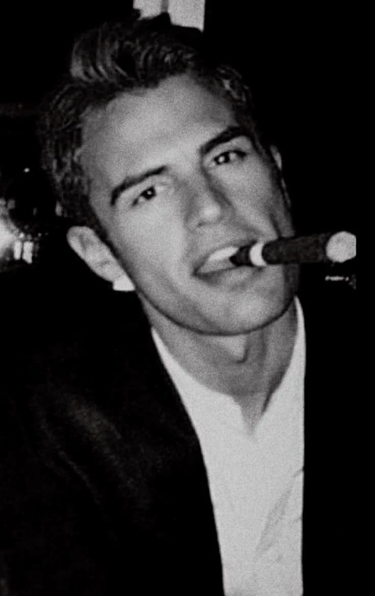 Theo James thumbnail