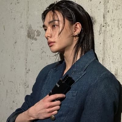 Hwang Hyunjin  thumbnail