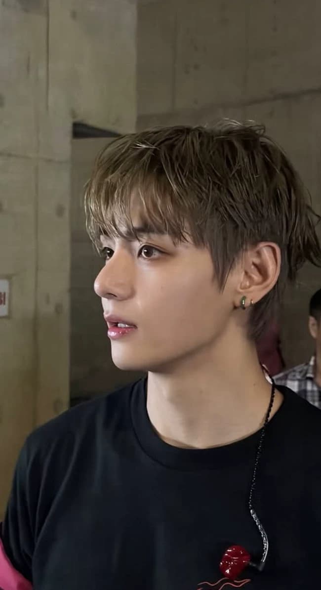 Kim Taehyung  thumbnail