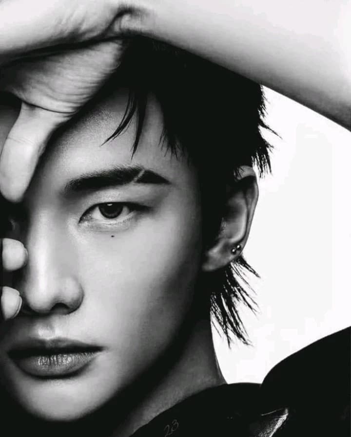 Hwang Hyunjin  thumbnail