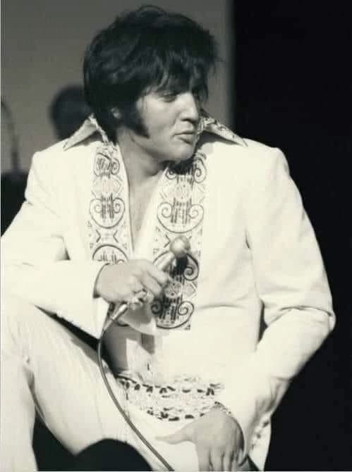 Elvis Presley thumbnail