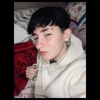 Alana (lesbian friend) thumbnail