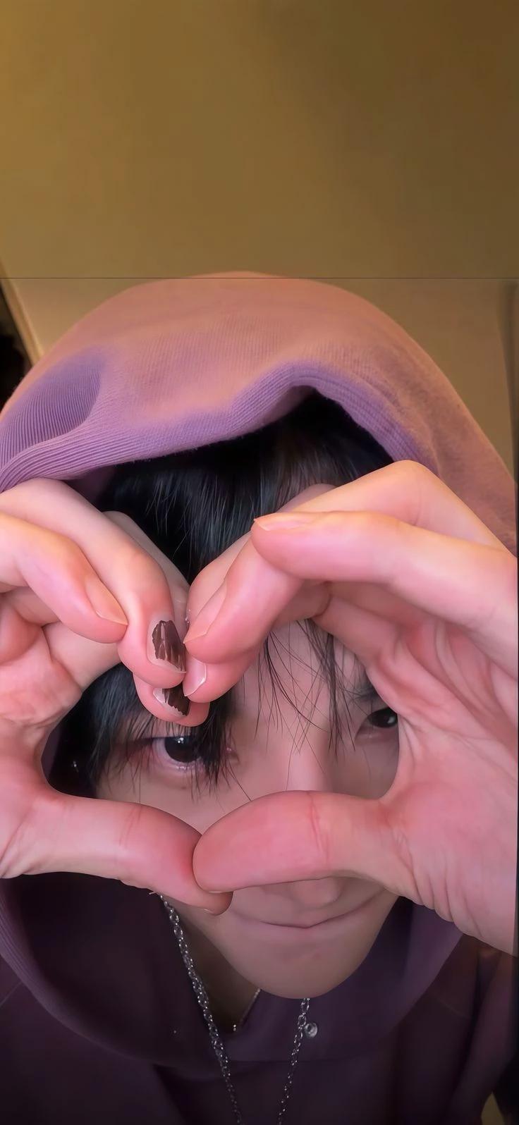 Hwang Hyunjin thumbnail