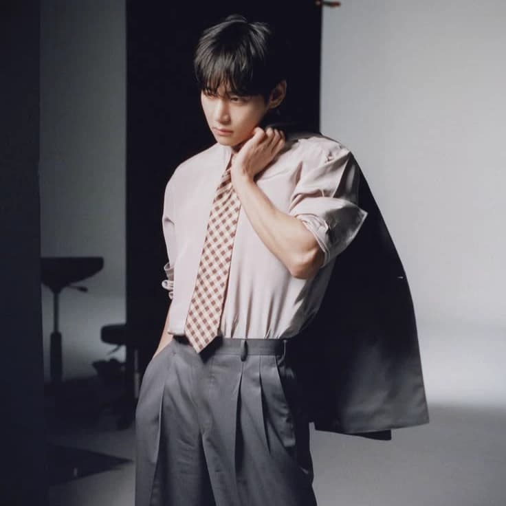 Kim Taehyung ✰🐯 thumbnail