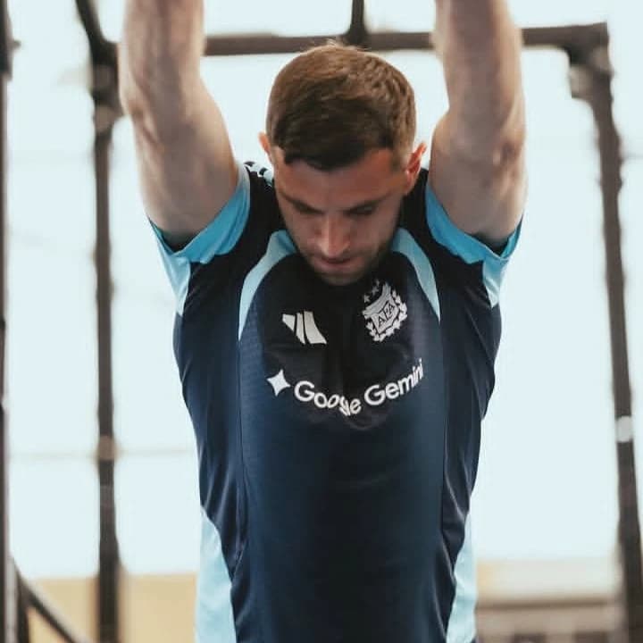 Emiliano 'Dibu' Martínez thumbnail
