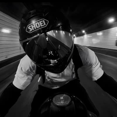 Jungkok tu novio motorcyclist thumbnail
