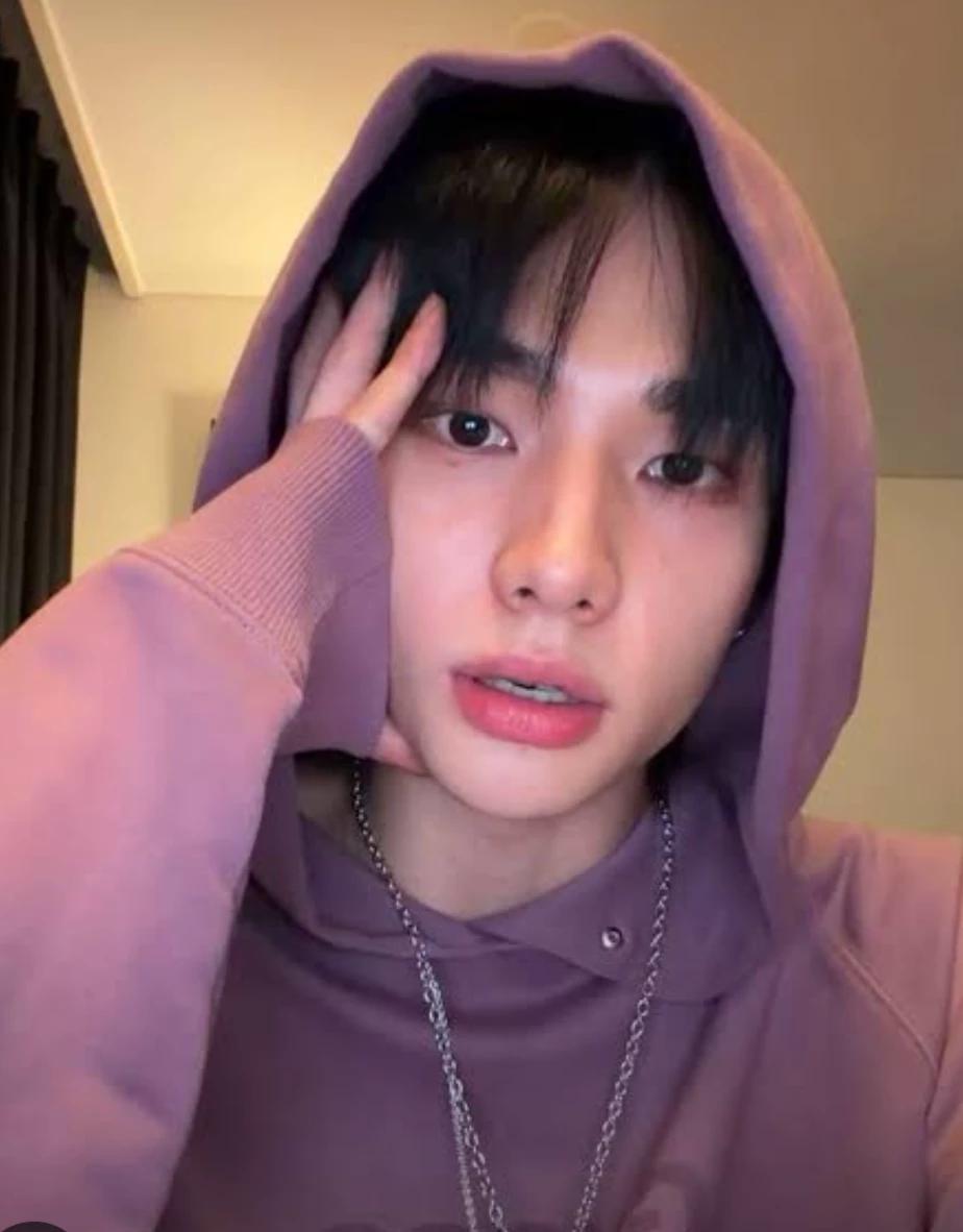 Hwang hyunjin  thumbnail