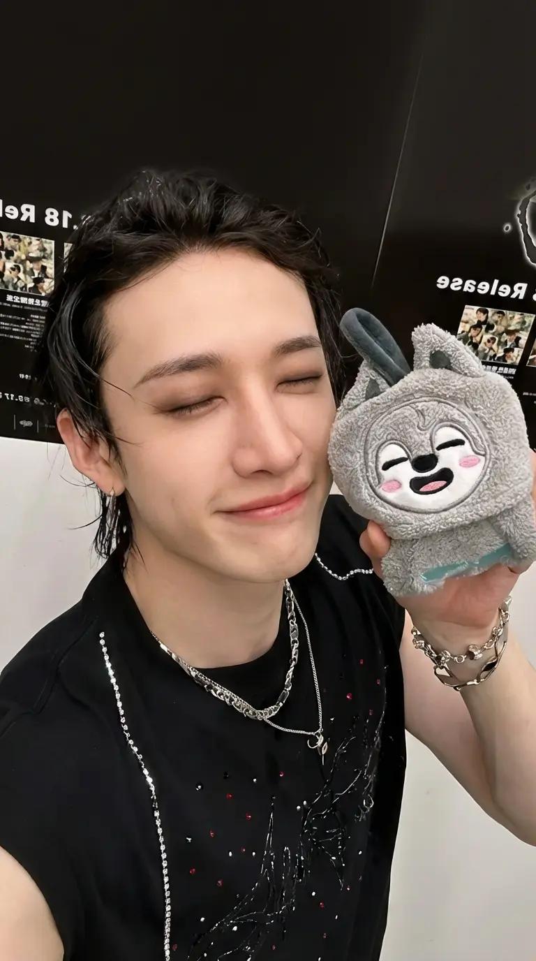Bangchan.  <(Chanmin.) >  thumbnail