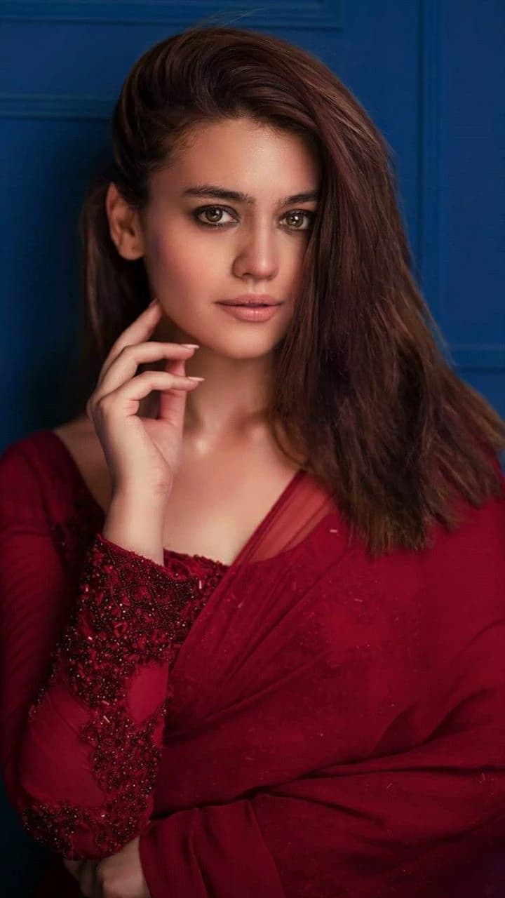 Zara Noor Abbas  thumbnail