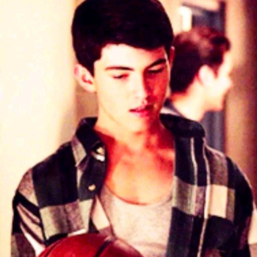 Derek Hale thumbnail