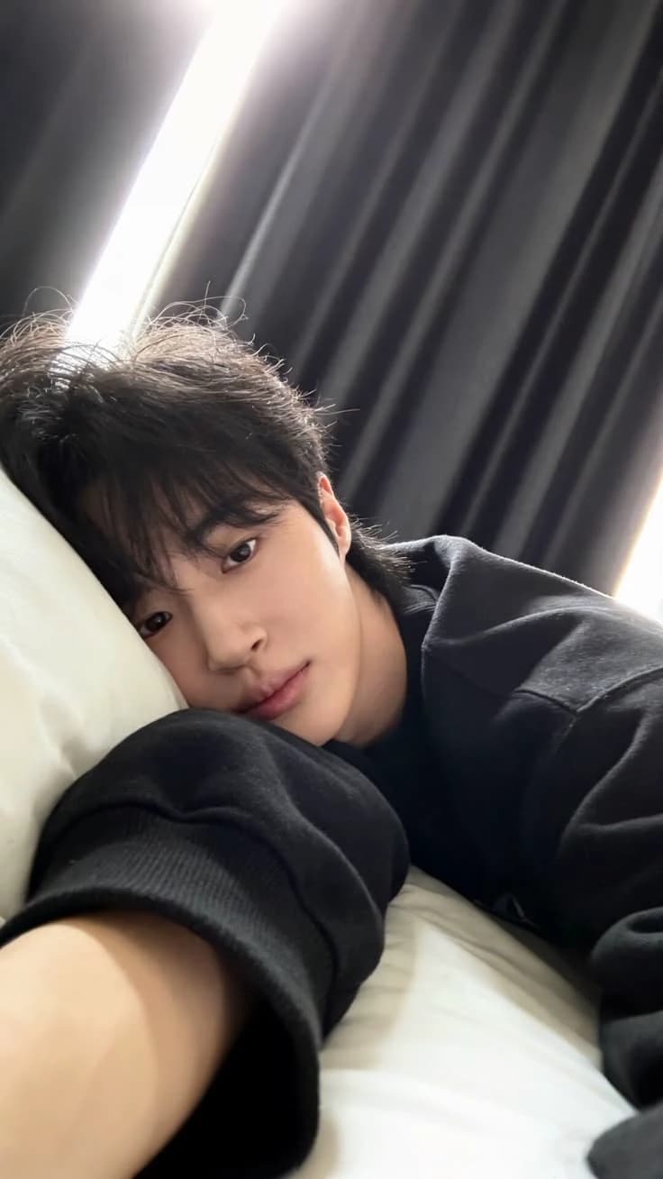 byeon woo-seok  thumbnail