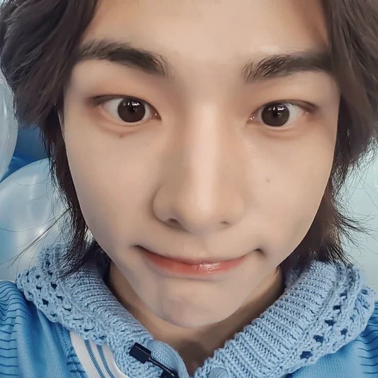 Hyunjin 👑 thumbnail