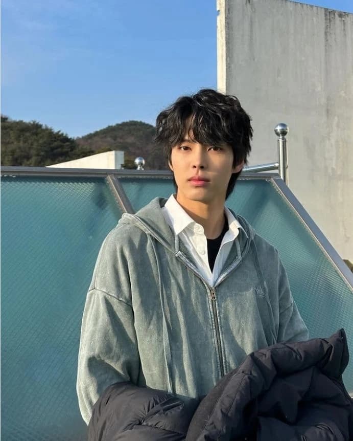 Lee hyunwoo thumbnail