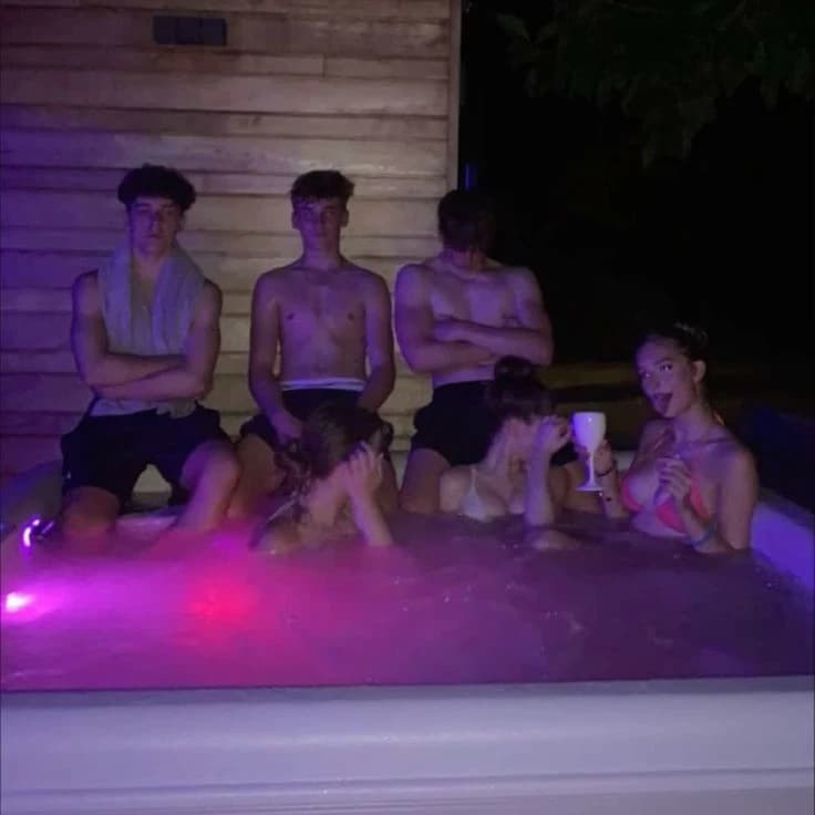 your friends . 💕 thumbnail