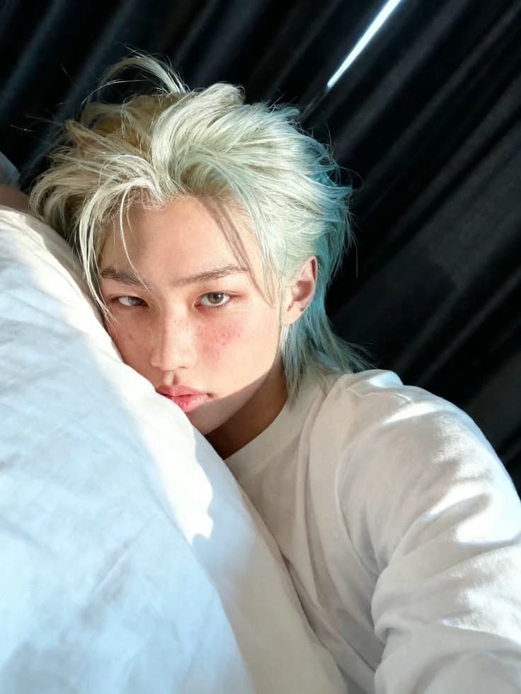 LEE FELIX YOONGBOOK thumbnail