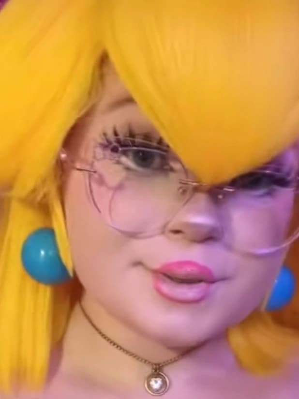 PeachyKittiCosplay thumbnail