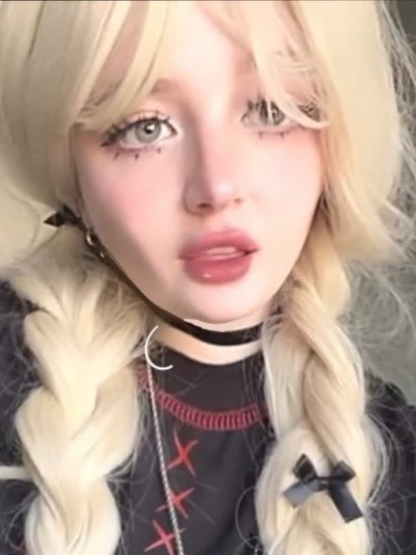 Your girlfriend • Video call thumbnail