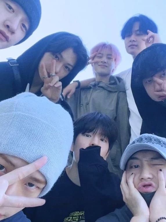 stray kids thumbnail
