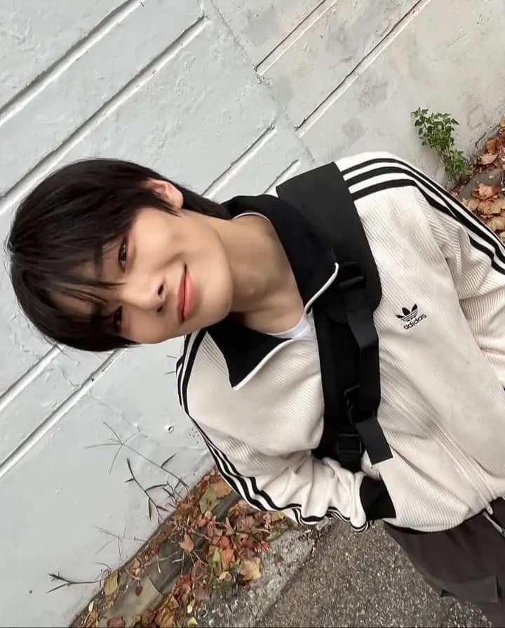 Jeongin thumbnail