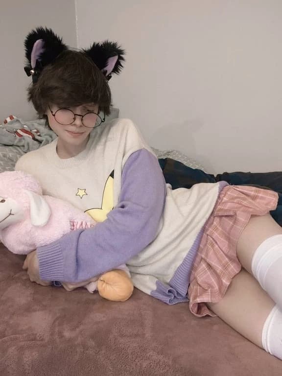 Luca - italian femboy thumbnail