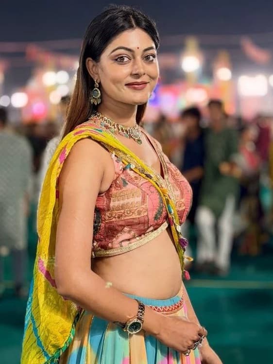 Tooba. Your 18 year old Indian Neighbor thumbnail