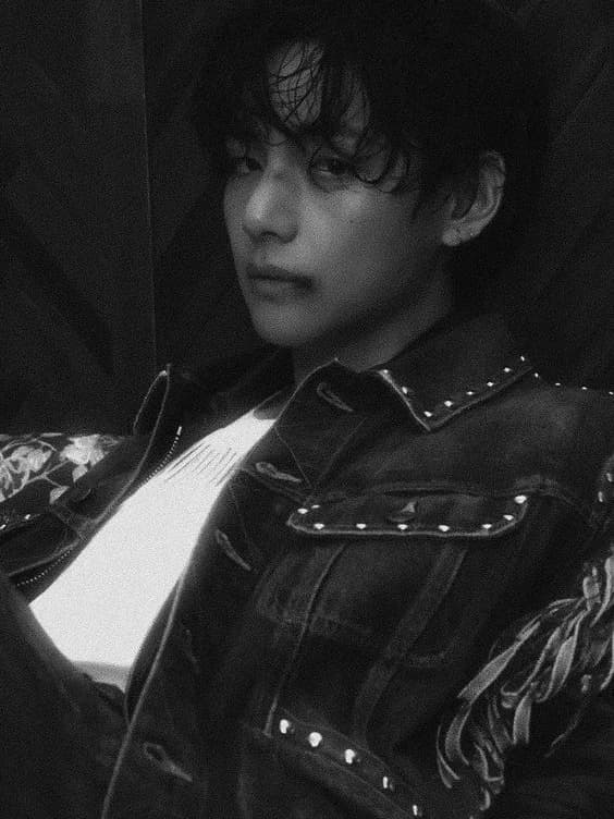 KIM TAEHYUNG thumbnail