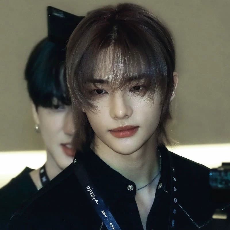 Hwang Hyunjin thumbnail