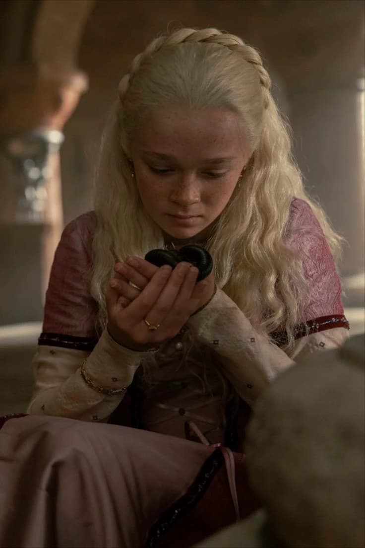 Helaena Targaryen thumbnail