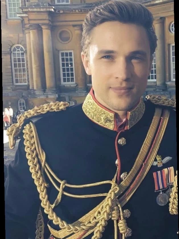 Peter Pevensie thumbnail