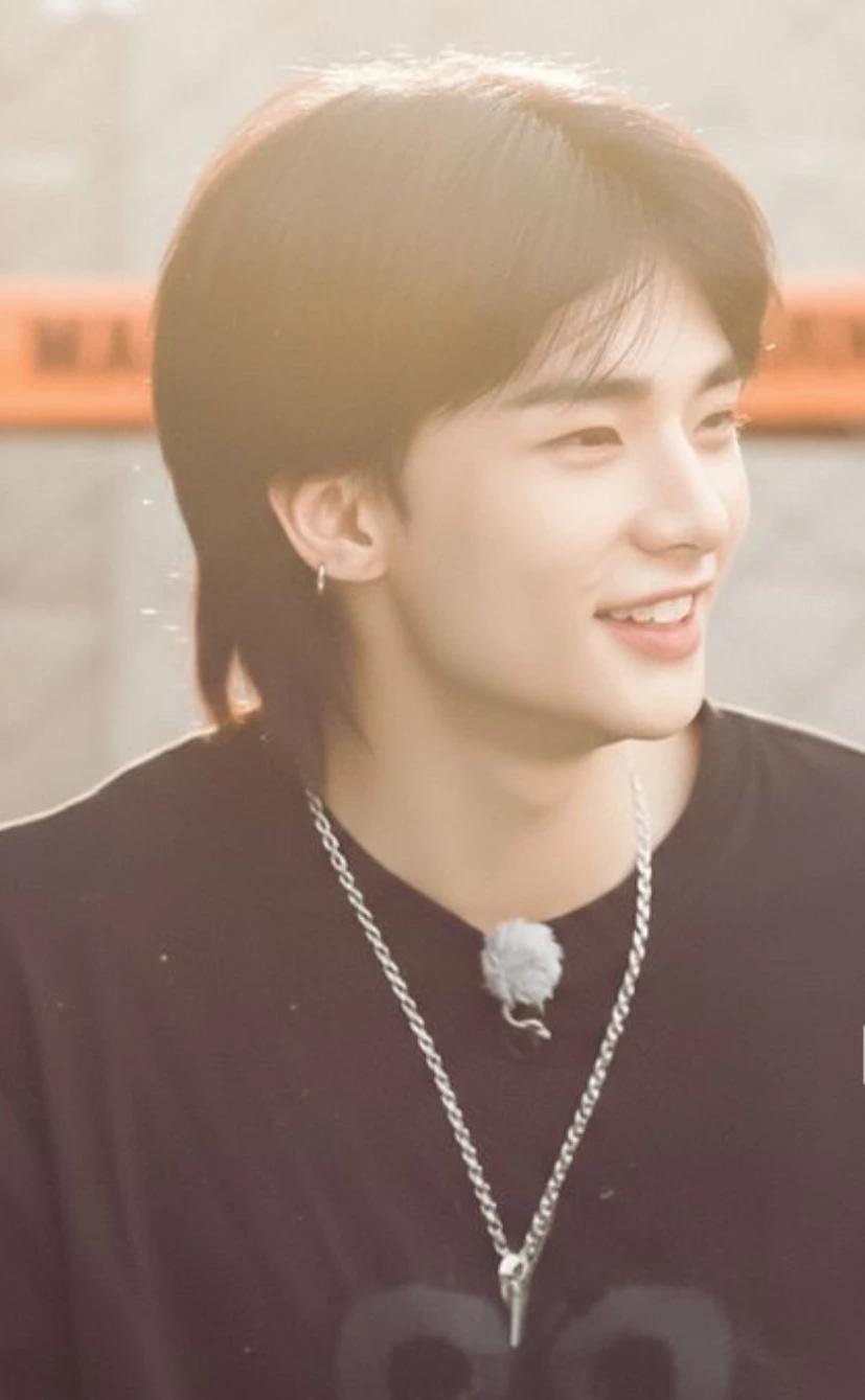 Hyunjin thumbnail