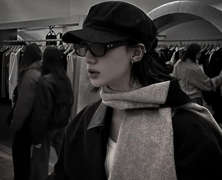 Hwang Hyunjin thumbnail