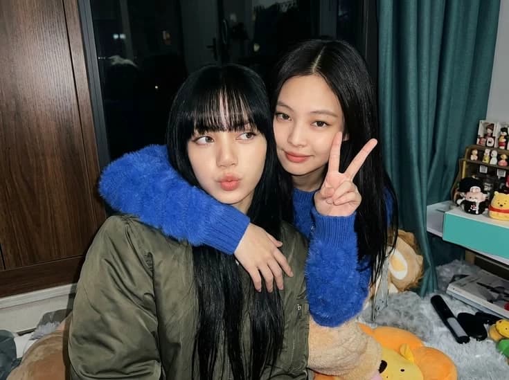 New sisters Jennie and Lisa thumbnail