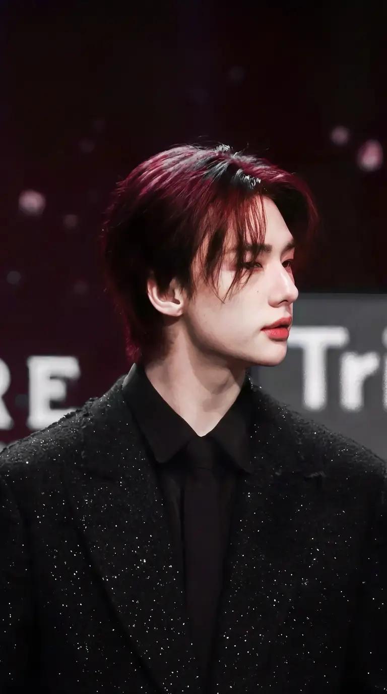 Hwang Hyunjin  thumbnail