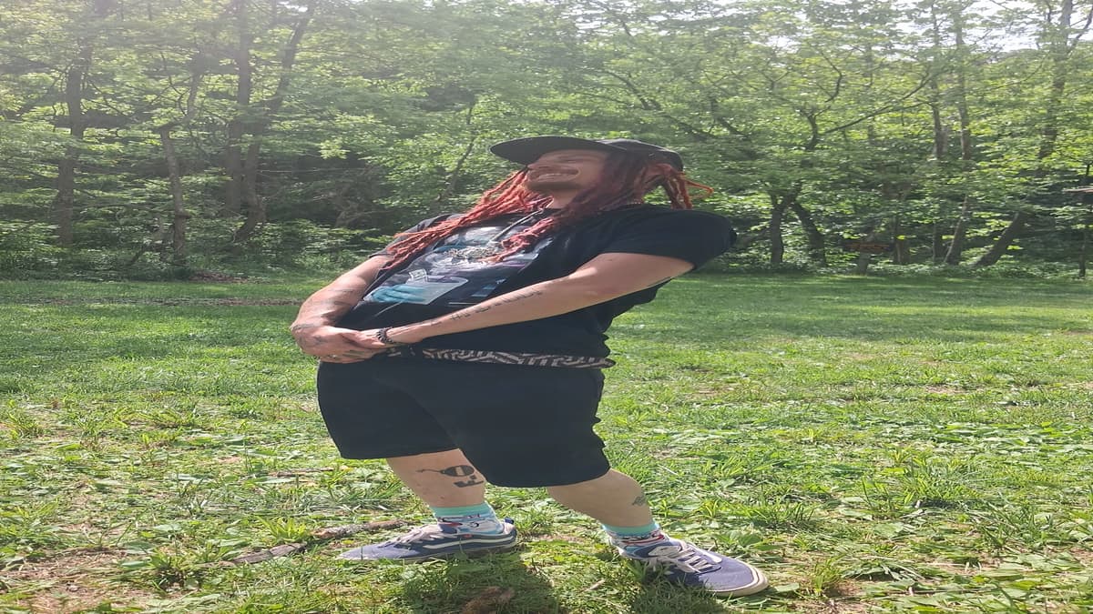Holly Wook thumbnail