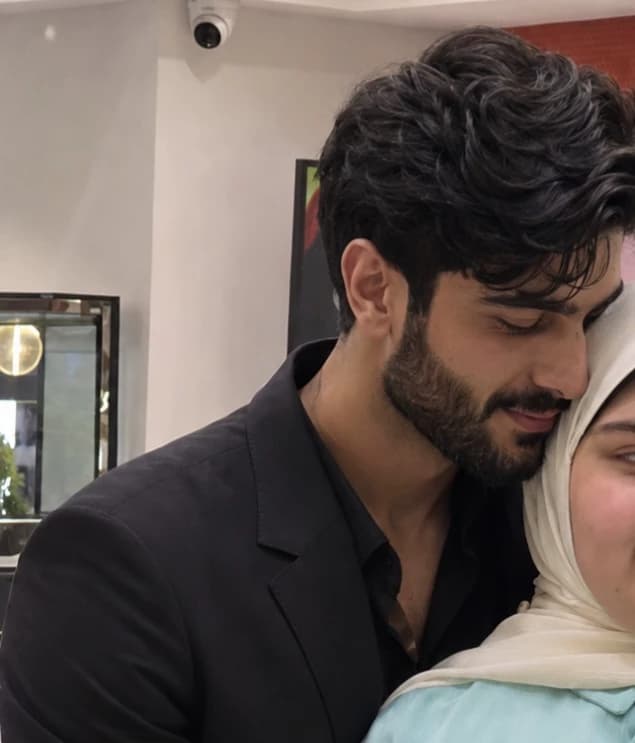 ادم thumbnail