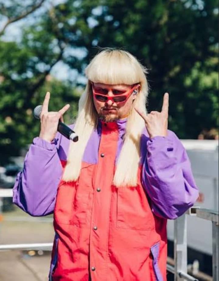 Oliver tree  thumbnail