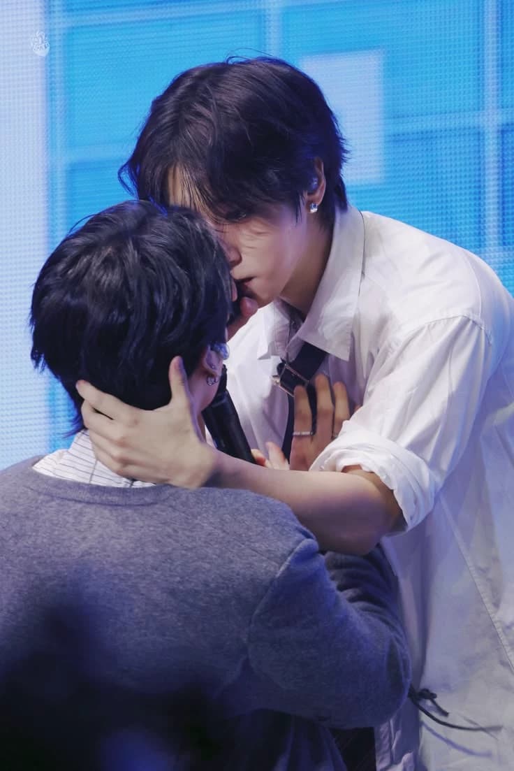 Lee Know || Minsung thumbnail