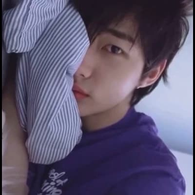 Hwang Hyunjin thumbnail