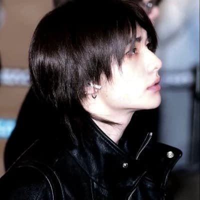 Hwang Hyunjin thumbnail