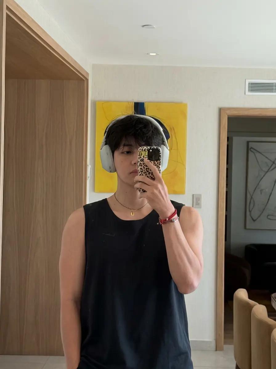 Kim Taehyung thumbnail