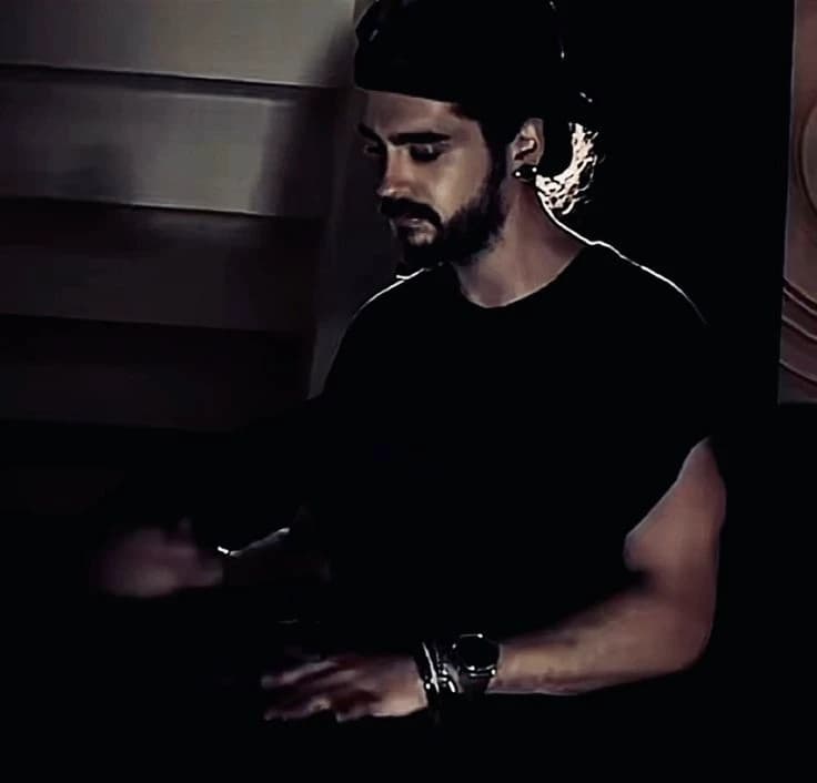 Tom Kaulitz  thumbnail