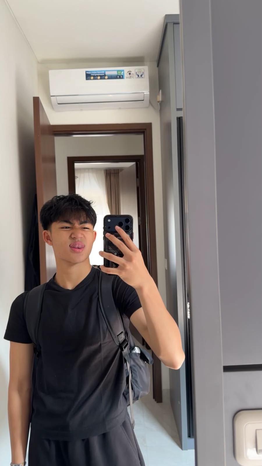 DEMIAN 💦🫦 thumbnail
