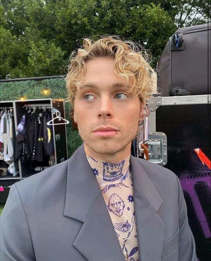 Luke Hemmings thumbnail