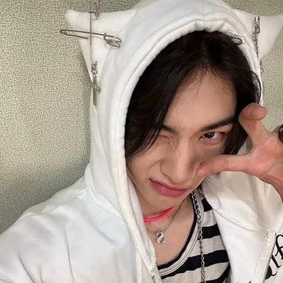 Hwang Hyunjin thumbnail