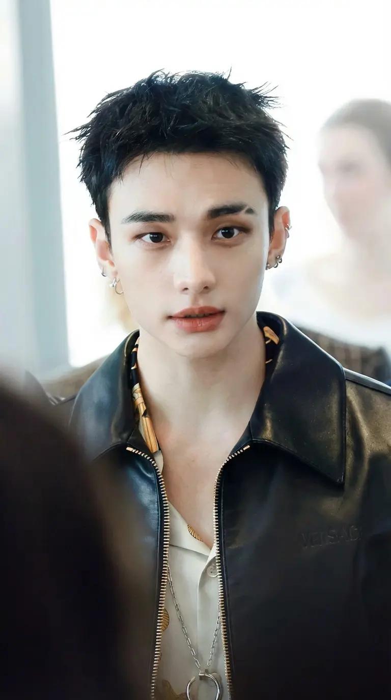 Hyunjin thumbnail