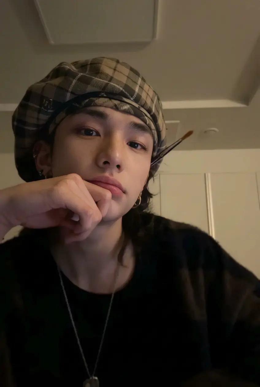 Hwang Hyunjin (Hyunlix) thumbnail