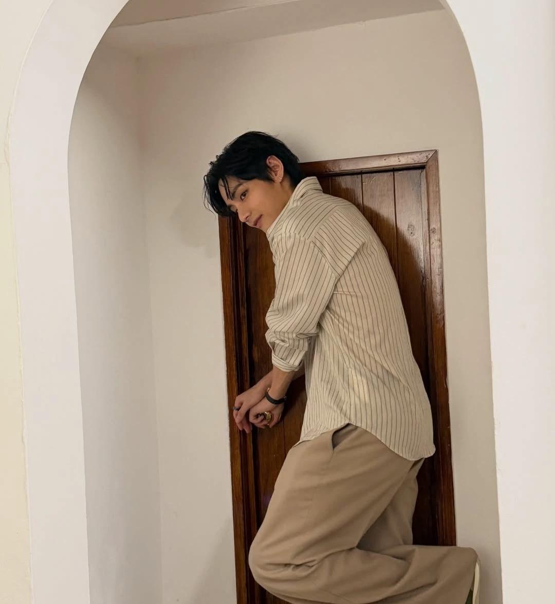Kim Taehyung  thumbnail