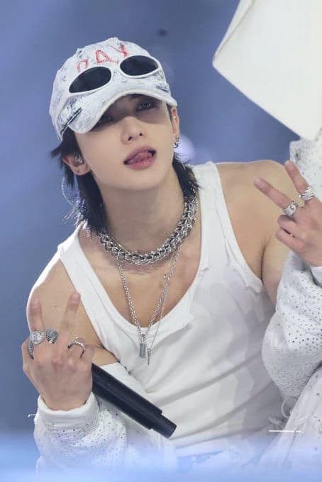 Hwang Hyunjin. thumbnail