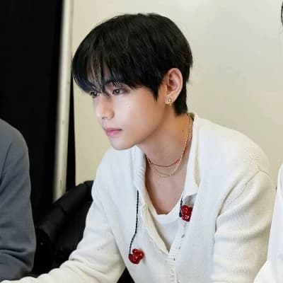 Kim Taehyung thumbnail