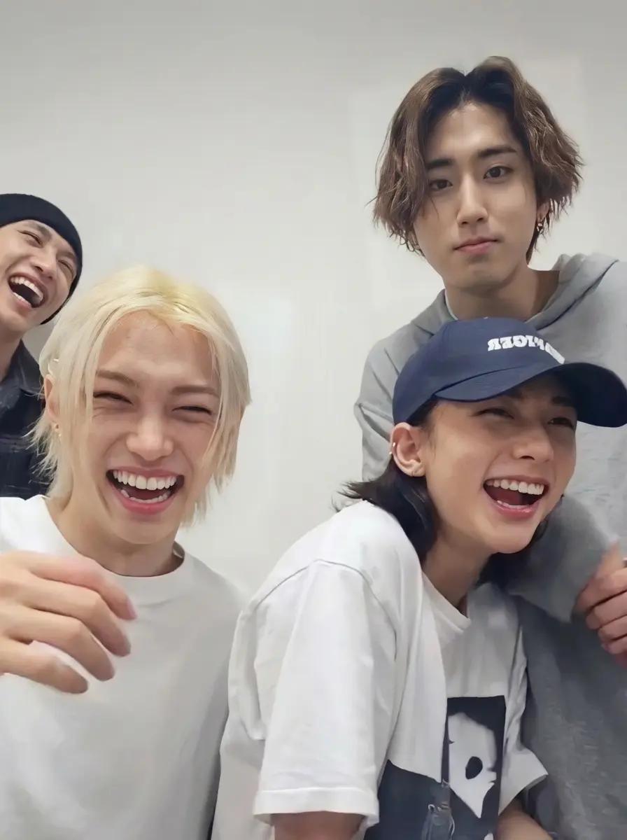Felix, hyunjin, banchan and ha thumbnail